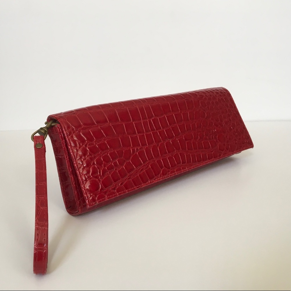 Red Faux Croc Patent Wristlet/ Clutch - Picture 3 of 4